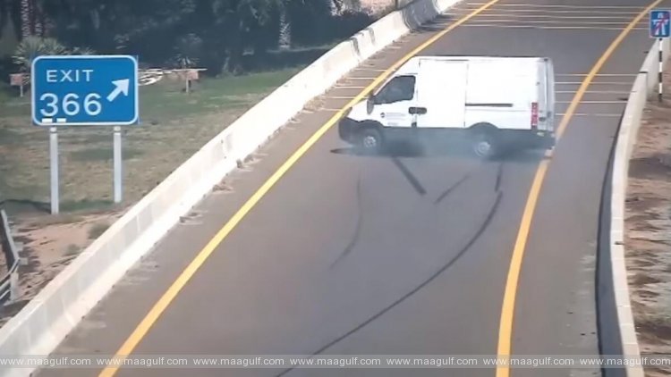 టైర్ పేలడంతో ఘోర రోడ్డు ప్రమాదం